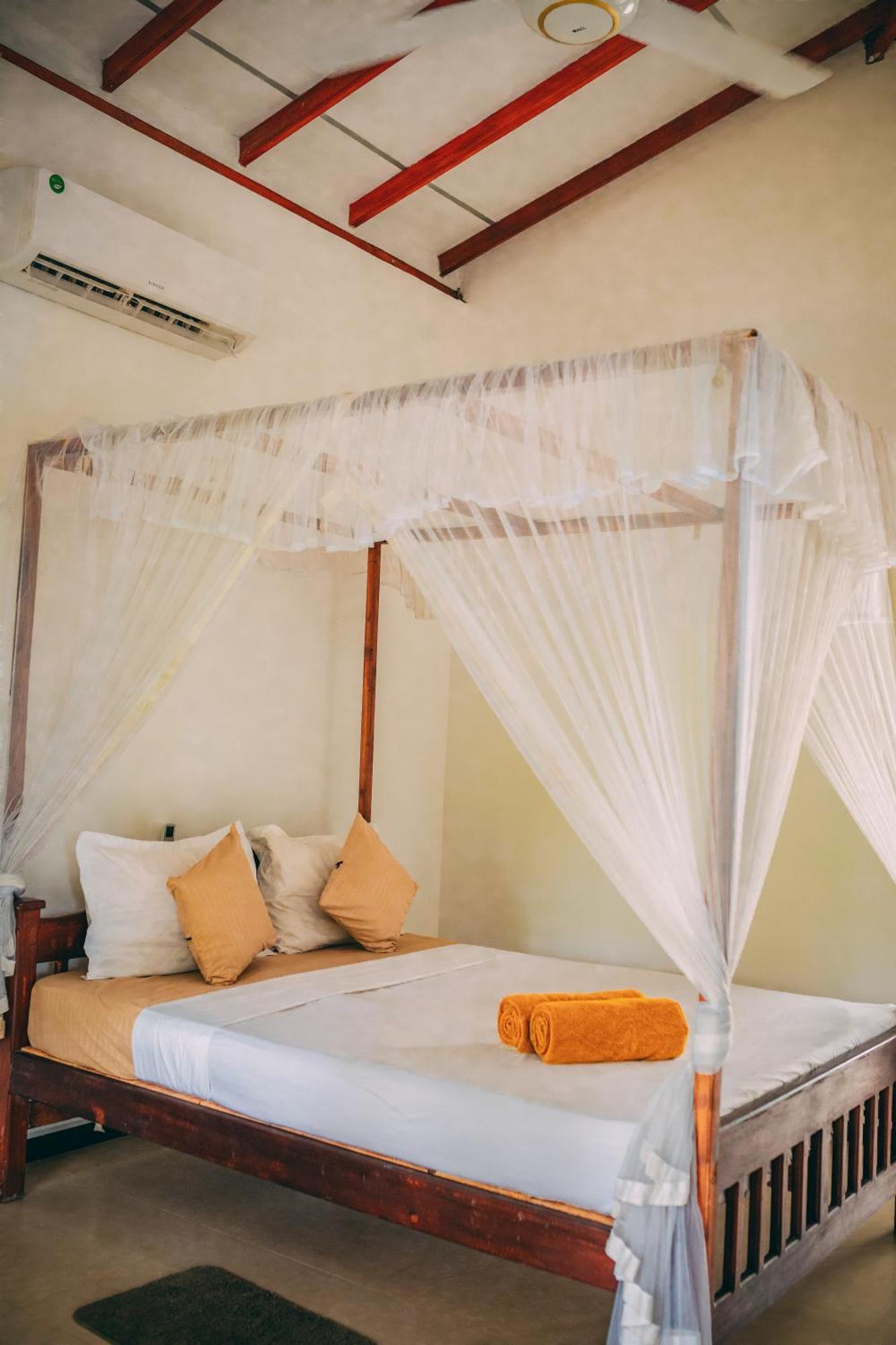 Pineapple Surf Otel Ahangama Dış mekan fotoğraf