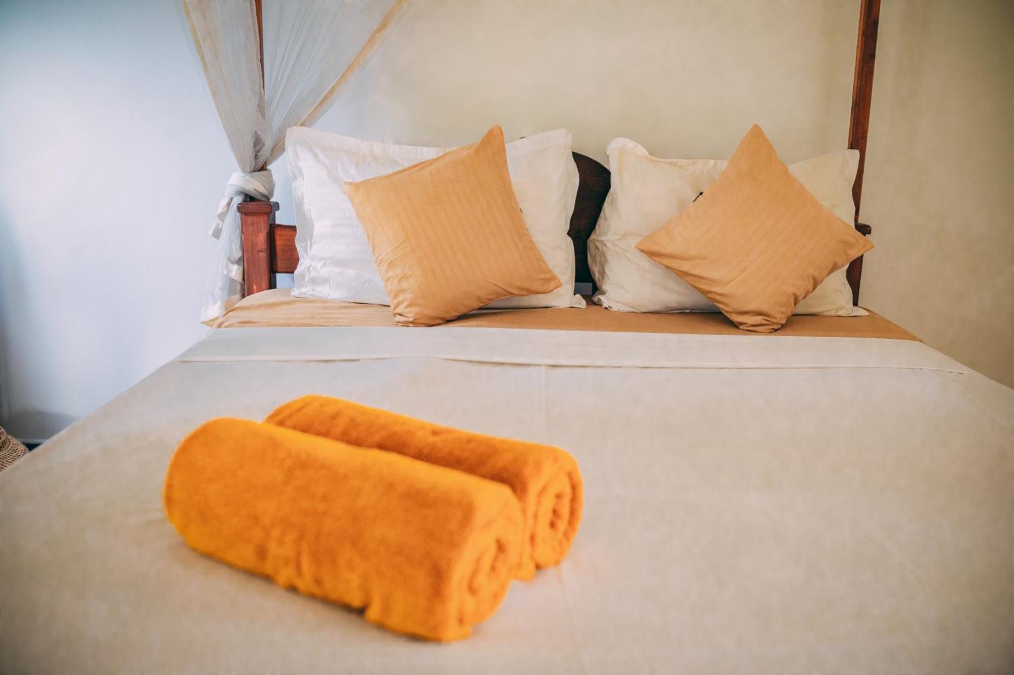 Pineapple Surf Otel Ahangama Dış mekan fotoğraf