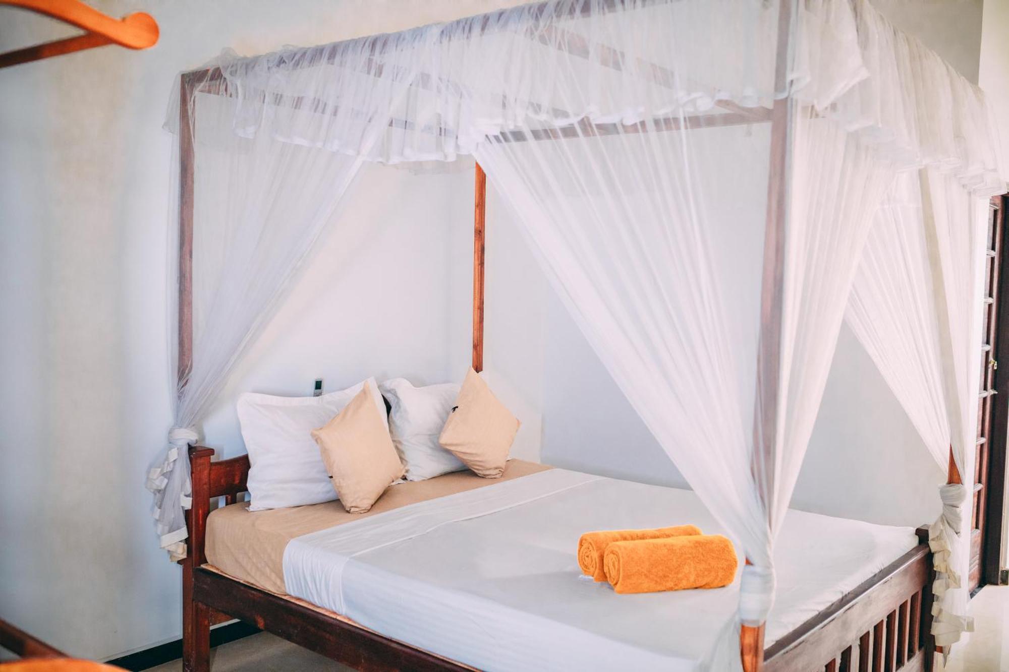 Pineapple Surf Otel Ahangama Dış mekan fotoğraf