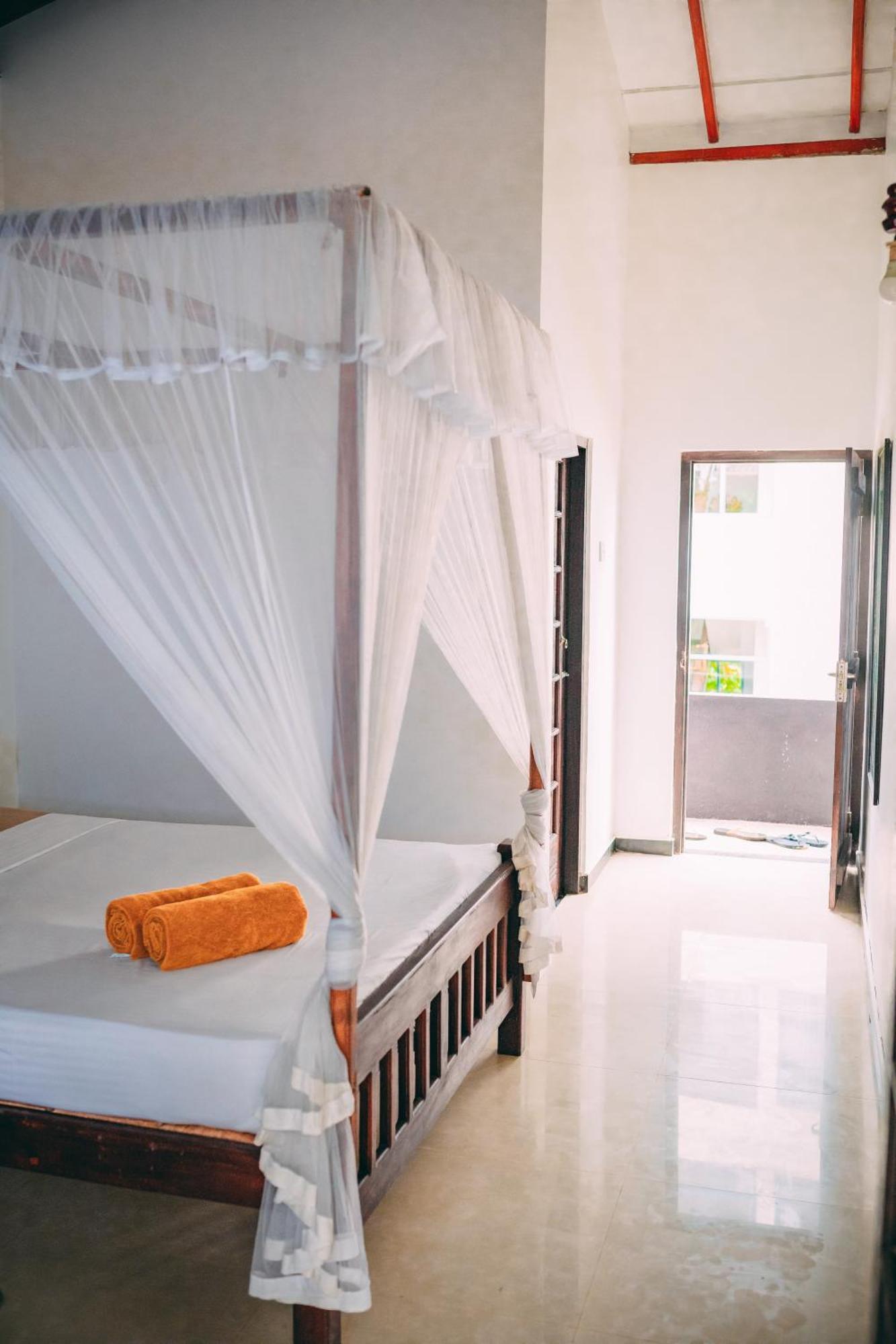 Pineapple Surf Otel Ahangama Dış mekan fotoğraf