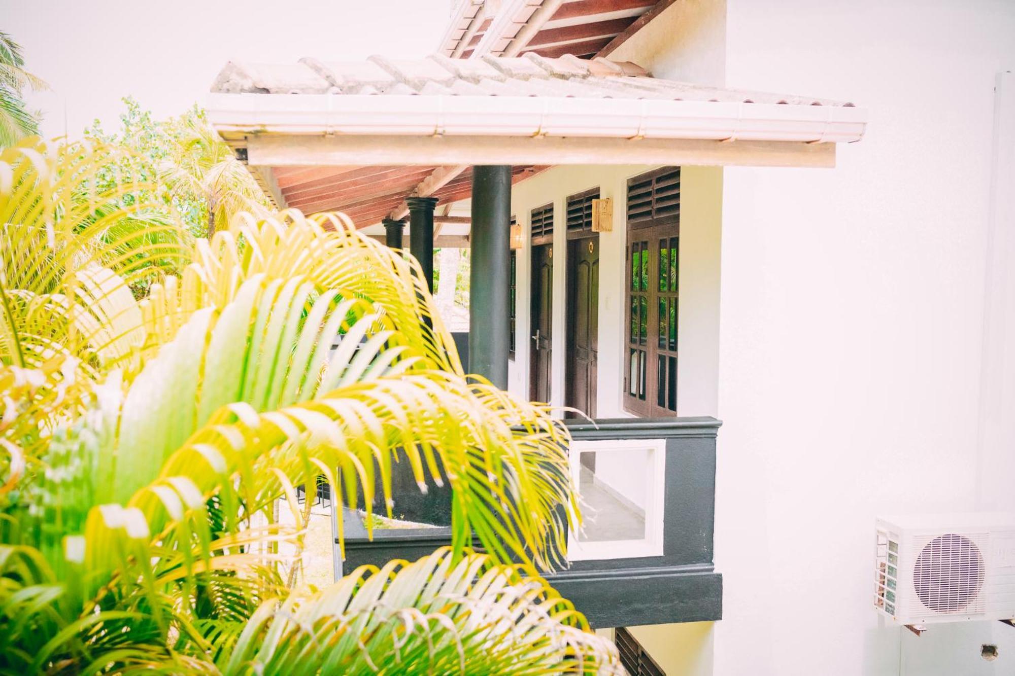 Pineapple Surf Otel Ahangama Dış mekan fotoğraf